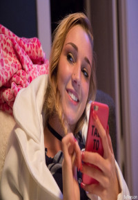 Young Webcam Model Kendra Shows Her Gorgeous Body