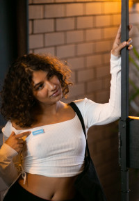 Rubi Valentine Gives Amazing Massage To Neighbour