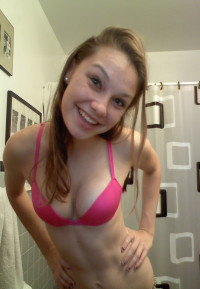 Just Smile - Hot Petite Amateur Pics