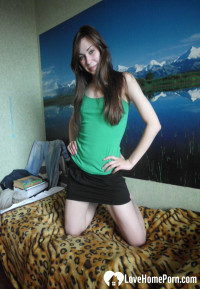 Teen really loves to show her exposed figure