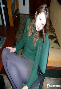 Hot gamer girl gets naked on camera