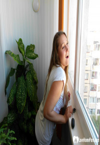 Sister's friend plays with a big plug