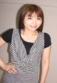 Hot Asian babe does some incredible posing