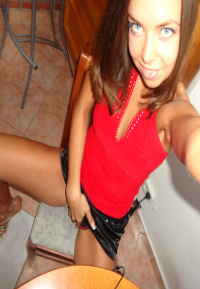 Cutie in red teaches piano while naked